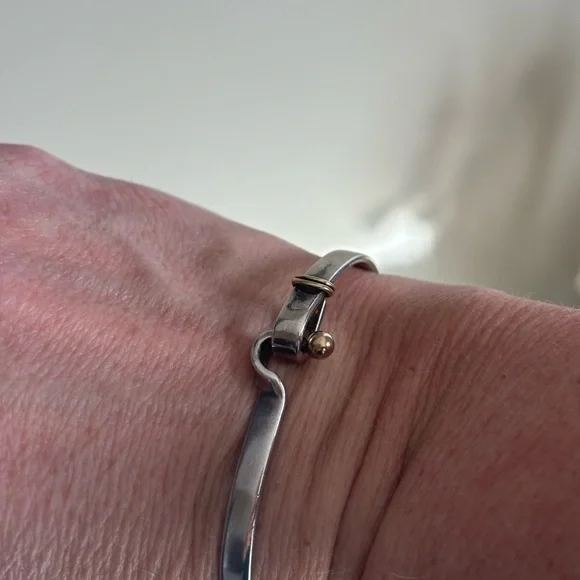 Tiffany & Co. HOOK BUCKLE BRACELET IN GOLD AND SILVER - Picture 5 of 5